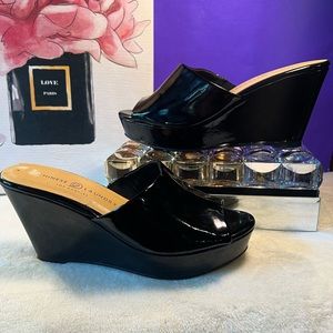 Chinese Laundry black patent wedge